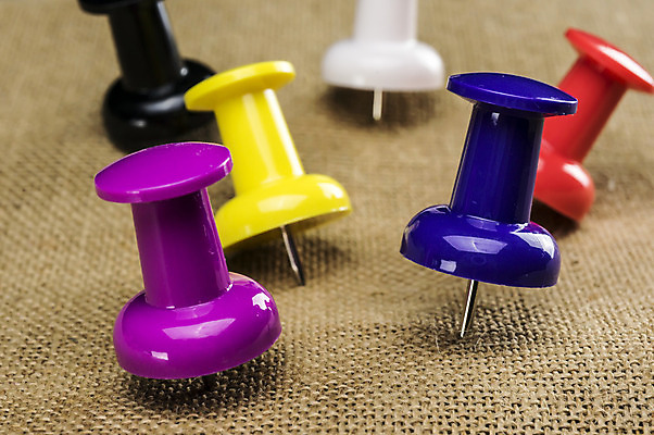 포토 JPG 해외이미지 종이 여행 백그라운드 컨셉 지도 비즈니스 미래 사람없음 빨간색 파란색 컬러풀 사무실 쪽지 엄지손가락 탐험 수확 흰색 업무 압정 방향 오브젝트 그림 위치 고정 발견 고립 골 공급 전경 해외202004 해외포토 컬러 농업 손가락 풍경 사무용품 작업 파일형식 탑뷰 이미지허브