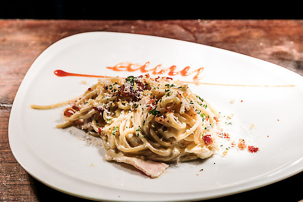 포토 JPG 해외이미지 전통 접시 음식 포크 탁자 치즈 파스타 스파게티 육류 돼지고기 요리 사람없음 식당 계란 식사 저녁식사 이탈리아 신선 양 면 사발 맛 지중해 크림 햄 삶기 캐서롤 페투치네 핸드메이드 탈리아텔레 해외202004 해외포토 식기 유럽 바다 가구 컨셉 식재료 포유류 유제품 서양음식 상점 알 용기_그릇 사기그릇 파스타면 파일형식 이미지허브