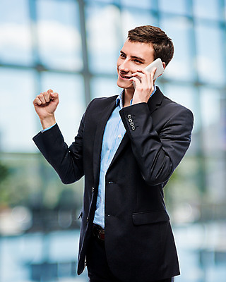 포토 JPG 해외이미지 백인 직업 1 라이프스타일 응시 남자 행복 백그라운드 비즈니스 통신 성공 넥타이 모바일 노동자 실내 대화 한명 서기 사람 정장 성인 스마트폰 업무 비즈니스맨 자신감 전화기 만족 경영자 부름 경영 해외202004 해외포토 서양인 시선 잡화 옷 감정 컨셉 모션 말하기 내부 생활 핸드폰 스마트기기 작업 직장인 리더 파일형식 이미지허브