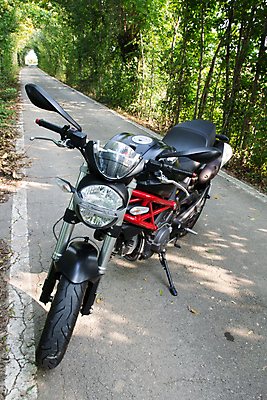 포토 JPG 해외이미지 스포츠 사람없음 자전거 검은색 오토바이 속도 모터 몬스터 해외202004 해외포토 컬러 바이크 파일형식 이미지허브