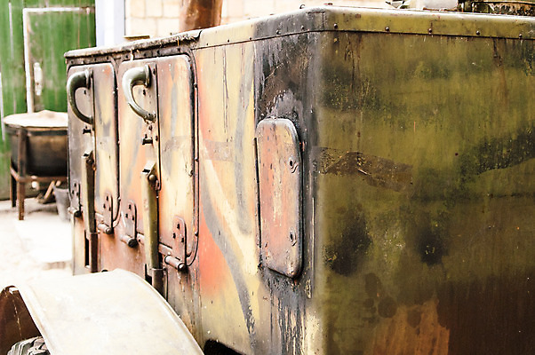 포토 JPG 해외이미지 음식 여행 패턴 밭 불 모바일 휴식 텐트 요리 사람없음 야외 초록색 여름 상자 금속 주방 식사 장비 수확 흰색 바퀴 원형 역사 오븐 냄비 수증기 큼 난로 군용 타이어 탱크 육군 러시아인 세피아 소비에트 옛날 중고 지원 해외202004 해외포토 자연요소 도형 서양인 계절 컬러 컨셉 무늬 농업 재질 군대 촬영기법 캠핑도구 가전제품 솥 크기 난방기 파일형식 이미지허브