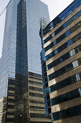 포토 JPG 해외이미지 모양 외관 선 벽 비즈니스 건축양식 부분 창문 유리 하늘 프레임 사람없음 건물 금융 파란색 사무실 반사 탑 성장 도시 재산 큼 각도 개발 철강 부족함 해외202004 해외포토 건축물 건축 컬러 컨셉 재질 경제 크기 파일형식 이미지허브