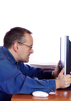 포토 JPG 해외이미지 백인 직업 남자 컨셉 인터넷 비즈니스 탁자 노동자 스트레스 피곤 한명 사람 앉기 성인 컴퓨터 스크린 모니터 분노 짜증 흰색 표현 키보드 시간 업무 책상 과로 혼자 해외202004 해외포토 서양인 1 감정 컬러 가구 모션 전자제품 작업 파일형식 이미지허브