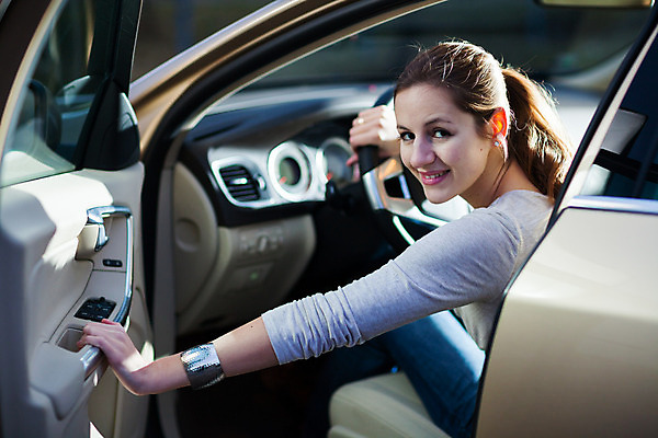 포토 JPG 해외이미지 1 디자인 응시 남자 행복 도로 여행 컨셉 의자 교통시설 자동차 새로움 실내 관리 한명 안전 사람 앉기 성인 내부 여름 선글라스 운전 인공위성 바퀴 운전사 승차 소프트포커스 사건 속도 기어 네비게이션 GPS 계기판 자동 해외202004 해외포토 직업 시선 계절 감정 안경 길 육상교통 가구 교통 통신 모션 촬영기법 시설 파일형식 이미지허브