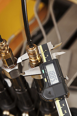 포토 JPG 해외이미지 알파벳 산업 컨셉 부분 아이디어 실내 사람없음 세로 컬러풀 숫자 금속 장비 제조 연결 철 각도 작업도구 질서 공학 게이지 자동 철강 효율 해외202004 해외포토 문자 영어 교육 컬러 재질 내부 도구 예절 파일형식 이미지허브