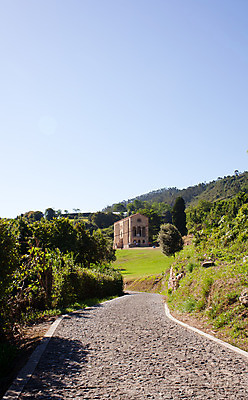 포토 JPG 해외이미지 종교 문화 도로 여행 건축양식 벽돌 거리 사람없음 영혼 스페인 심볼 고물 신앙심 해외202004 해외포토 건축 유럽 길 교통시설 파일형식 이미지허브