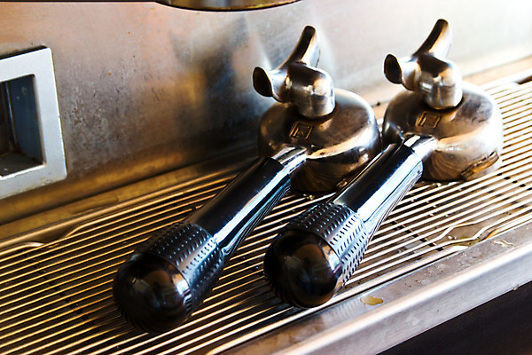 포토 JPG 해외이미지 손 커피 사람 사람없음 상점 기계 카페 공구 붓 업무 바 계산대 준비 만들기 카푸치노 에스프레소 자동 해외202004 해외포토 음료 모션 신체부위 도구 작업 파일형식 이미지허브