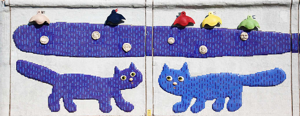 포토 JPG 해외이미지 벽 2 조류 미술 사람없음 빨간색 초록색 파란색 노란색 고양이 흰색 판넬 도자기 쌍 타일 모자이크 해외202004 해외포토 동물 컬러 포유류 문화예술 반려동물 파일형식 이미지허브