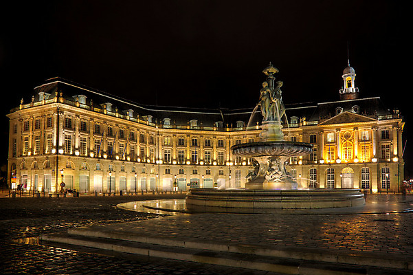 포토 JPG 해외이미지 건축물 건축양식 풍경 사람없음 야외 빛 프랑스 도시 야간 광장 보르도 분수_분수대 해외202004 해외포토 자연요소 건축 유럽 분수대 파일형식 이미지허브