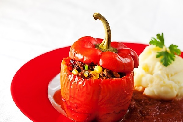 포토 JPG 해외이미지 접시 음식 채소 부분 양파 치즈 감자 파프리카 파슬리 건강 육류 요리 사람없음 목재 빨간색 초록색 종 시골 신선 반지 달콤 그릴 널 굽기 가득함 후추 폭식 다진 발칸반도 핸드메이드 개조 해외202004 해외포토 나무 식기 컬러 식재료 재료 장신구 주방용품 유제품 맛 구이 향신료 파일형식 이미지허브