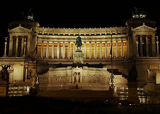 포토 JPG 해외이미지 사람없음 빛 조각상 여행객 이탈리아 자유 바위 깃발 야간 로마 정사각형 광장 대리석 베네치아 애국심 천연기념물 로마인 전국 필승 해외202004 해외포토 자연요소 도형 유럽 컨셉 재료 사람 인종 조형물 돌_바위 우승 파일형식 이미지허브