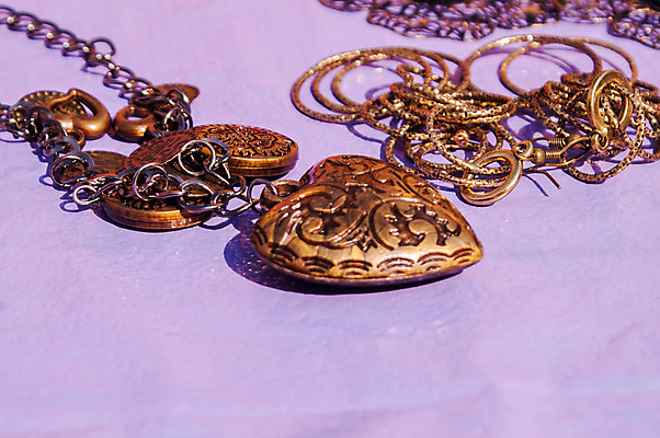 포토 JPG 해외이미지 1 디자인 백그라운드 목걸이 장신구 통신 팔찌 주택 사람 사람없음 빨간색 여름 파란색 빛 컬러풀 노란색 유행 세일 회색 흰색 반지 닫기 보석 복고 A 진홍색 흙더미 공평 조작 주목 해외202004 해외포토 알파벳 계절 컬러 모션 건물 흙 광석 파일형식 더미 이미지허브