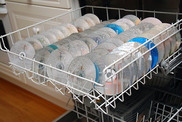 포토 JPG 해외이미지 음악 주택 건조 사람없음 물 빛 컴퓨터 반사 주방 기계 젖음 CD 물방울 원형 액체 떨어짐 씻기 빨래 청소 빗방울 수집 먼지 수납 DVD 백신 소프트웨어 중고 지원 해외202004 해외포토 자연요소 도형 컨셉 가사 의학 문화예술 건물 전자제품 청결 비_날씨 파일형식 이미지허브