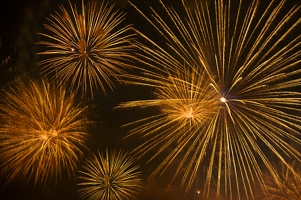 포토 JPG 해외이미지 전통 별 백그라운드 오렌지 하늘 휴가 폭죽 불꽃놀이 이벤트 사람없음 빛 파티 검은색 축제 황혼 활발 축하 야간 폭발 폭발물 쇼 빛망울 광 멀티 우크라이나 해외202004 해외포토 자연요소 유럽 무기 컬러 컨셉 과일 놀이 일몰 파일형식 이미지허브