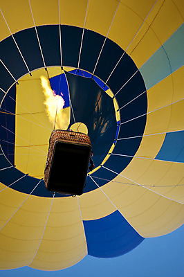 포토 JPG 해외이미지 주간 로우앵글 풍경 사람없음 야외 열기구 비행 해외202004 해외포토 자연요소 뷰포인트 항공교통 파일형식 이미지허브