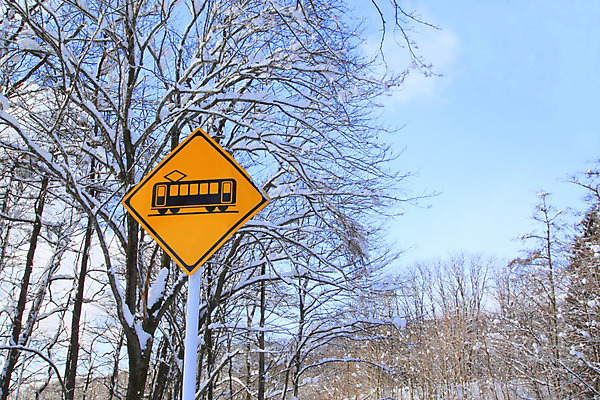 포토 JPG 해외이미지 구름 겨울 자연 하늘 그림자 사람없음 빛 일본 추위 도로표지판 해외202004 해외포토 자연요소 계절 아시아 도로 표지판 생태계 파일형식 이미지허브