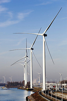 포토 JPG 해외이미지 산업 밭 교통시설 자연 바람 사람없음 초록색 물 강 환경 힘 풍차 발전기 에너지 흰색 칼날 네덜란드 운하 지역 포트 세대 효율 해외202004 해외포토 자연요소 유럽 컬러 교통 컨셉 농업 날씨 발전소 시설 생태계 파일형식 이미지허브