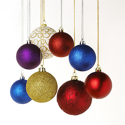 포토 JPG 해외이미지 크리스마스장식 크리스마스 실내 매달리기 사람없음 장식볼 오브젝트 흰배경 오너먼트 해외202004 해외포토 기념일 백그라운드 모션 내부 장식 흰색 파일형식 이미지허브