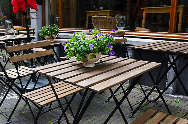 포토 JPG 해외이미지 전통 외관 꽃 유럽 화분 문화 가구 의자 창문 탁자 거리 주택 사람없음 야외 건물 목재 식당 식사 침묵 카페 굴 시골 네덜란드 타운 설정 옛날 해외202004 해외포토 나무 식물 건축물 나라 생활용품 재료 어패류 상점 소리 도시 파일형식 이미지허브