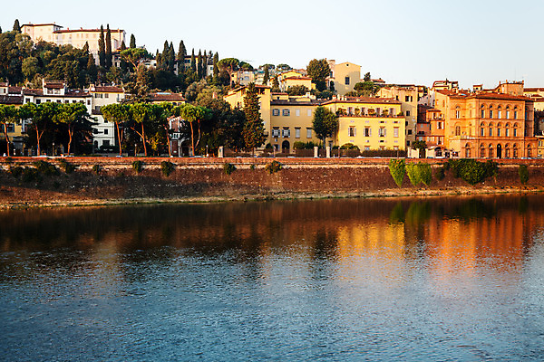 포토 JPG 해외이미지 외관 유럽 벽 여행 건축양식 창문 하늘 아침 거리 아파트 주택 사람없음 건물 물 강 도시풍경 컬러풀 햇빛 반사 노란색 문 일출 이탈리아 새벽 수확 도시 중세 역사 강가 아치 타운 옛날 토스카나 피렌체 해외202004 해외포토 주간 자연요소 건축물 건축 나라 컬러 농업 풍경 태양 노을 파일형식 이미지허브
