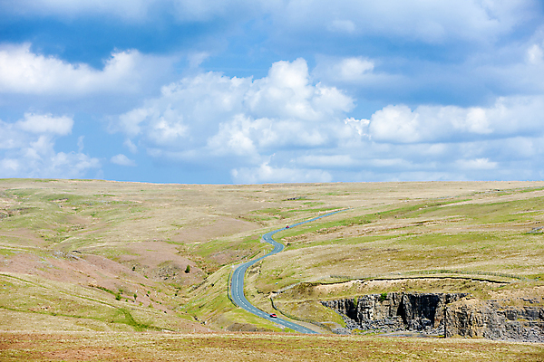 포토 JPG 해외이미지 외관 유럽 도로 자연 영국 잉글랜드 풍경 사람없음 야외 침묵 시골 조용 내추럴 서유럽 산맥 해외202004 해외포토 나라 길 교통시설 산 소리 생태계 파일형식 이미지허브