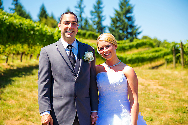 포토 JPG 해외이미지 백인 커플 드레스 여자 남자 행복 웨딩드레스 결혼 2 결혼식 사랑 사람 정장 턱시도 야외 두명 금발 희망 회색 흰색 포도밭 양조장 정중 해외202004 해외포토 서양인 헤어스타일 옷 감정 컬러 컨셉 밭 관계 이벤트 파일형식 이미지허브