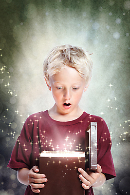 포토 JPG 해외이미지 백인 행복 별 얼굴 어린이 컨셉 크리스마스 휴가 발렌타인데이 선물 한명 소년 여름 빛 상자 금발 축제 놀람 펼침 기쁨 축하 표현 잡기 오픈 생일 황금 수화기 공상 패키지 마법 몽환 해외202004 해외포토 자연요소 서양인 1 헤어스타일 계절 기념일 남자 감정 모션 데이이벤트 표정 사람 신체부위 전화기 파일형식 이미지허브