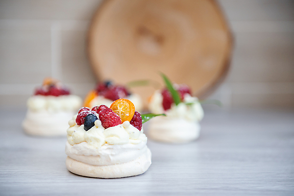 포토 JPG 해외이미지 디저트 실내 사람없음 아웃포커스 케이크 머랭 해외202004 파블로바 해외포토 음식 촬영기법 내부 파일형식 이미지허브