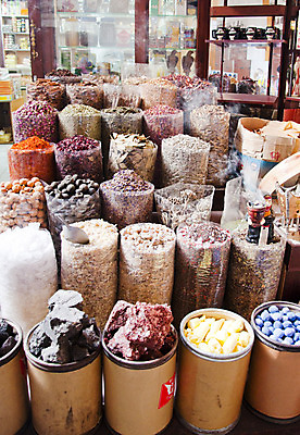 포토 JPG 해외이미지 전통 아시아 문화 여행 오렌지 재료 중동 고추 거리 파프리카 요리 동양인 사람없음 빨간색 컬러풀 갈색 노란색 라벨 세일 쌓기 상점 기쁨 시장 고수 가루 민트 허브 무역 매움 상업 아로마 아라비아 향 후추 카레 모음 동쪽 소매 로즈메리 아랍에미리트 두바이 시나몬 아랍어 이국적 해외202004 해외포토 식물 감정 나라 산업 음식 컬러 채소 과일 모션 프레임 인종 맛 방향 향신료 파일형식 이미지허브