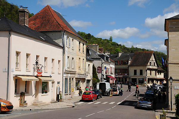 포토 JPG 해외이미지 거리 주택 사람없음 마을 프랑스 역사 재산 그림 해외202004 해외포토 유럽 건물 금융 파일형식 이미지허브