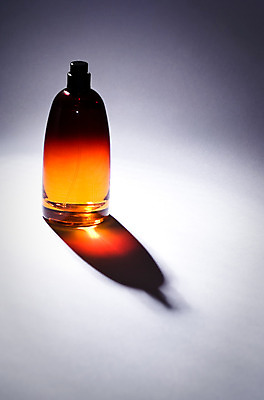 포토 JPG 해외이미지 여자 남자 꽃다발 백그라운드 오렌지 유리 유리병 그림자 서기 사람없음 빨간색 물 갈색 노란색 유행 검은색 화장품 회색 투명 화려 액체 컨테이너 향수 향기 냄새 아로마 진홍색 마법 악취 변기통 에센스 위생관리 해외202004 해외포토 자연요소 꽃 산업 컬러 컨셉 과일 모션 재질 병_용기 관리 사람 뷰티 파일형식 이미지허브