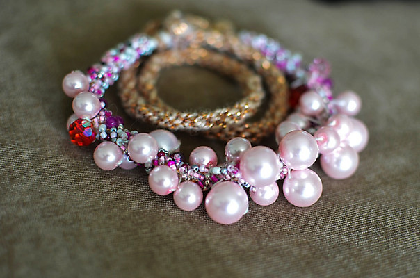 포토 JPG 해외이미지 전통 디자인 문화 줄 백그라운드 목걸이 장신구 미술 사람없음 장식 파란색 빛 갈색 노란색 유행 검은색 흰색 화려 고급 우아함 크리스탈 보석 구슬 보물 수공예 내추럴 고립 지질학 팬던트 핸드메이드 해외202004 해외포토 교육 컬러 컨셉 문화예술 광석 공예 파일형식 이미지허브