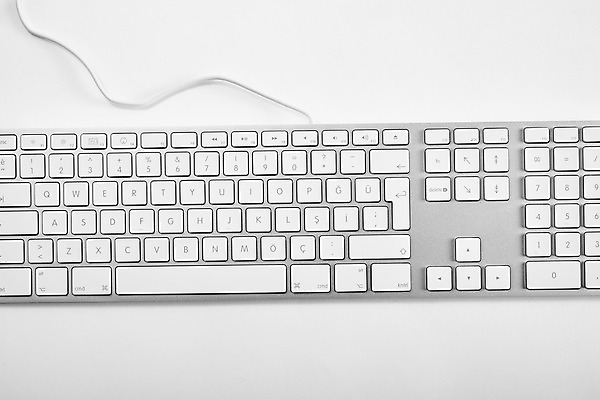 포토 JPG 해외이미지 디자인 인터넷 비즈니스 통신 버튼 열쇠 새로움 사람없음 컴퓨터 사무실 우주 자료 공백 정보 흰색 키보드 업무 은색 휴대용 자르기 오브젝트 싱글 고립 하드웨어 스타일 세련 해외202004 해외포토 컬러 컨셉 모션 전자제품 작업 파일형식 이미지허브