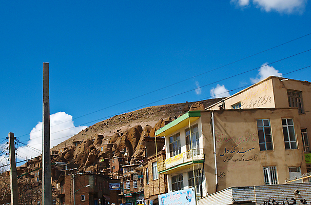 포토 JPG 해외이미지 벽 여행 창문 하늘 지붕 벽돌 산 주택 요정 굴뚝 풍경 사람없음 건물 문 마을 계곡 바위 시골 동굴 재산 언덕 시력 화산 지역 타운 천연기념물 옛날 이란 지질학 특별함 해외202004 해외포토 건축물 교육 컨셉 중동 금융 돌_바위 도시 파일형식 이미지허브