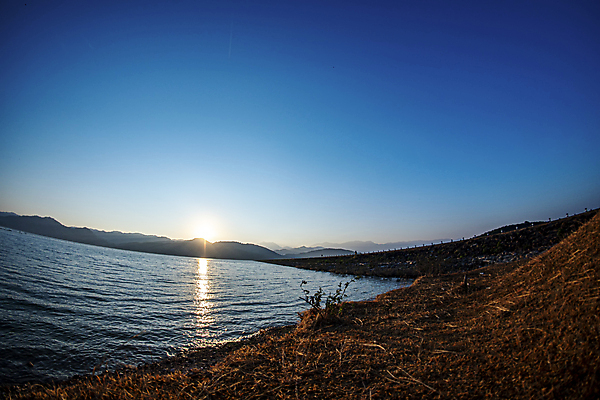 포토 JPG 해외이미지 모래 바다 여행 백그라운드 자연 하늘 풍경 사람없음 야외 물 여름 파란색 햇빛 태양 일출 황혼 일몰 저녁 수평선 해외202004 해외포토 자연요소 계절 컬러 노을 야간 생태계 파일형식 이미지허브