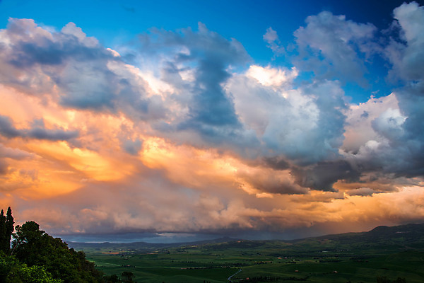 포토 JPG 해외이미지 나무 식물 계절 유럽 여행 잎 밭 농업 자연 휴가 풍경 사람없음 야외 건물 가로 초록색 농가 농장 농경지 계곡 봄 이탈리아 시골 땅 지중해 언덕 장면 내추럴 구성 밭일 줄서기 토스카나 검투사 해외202004 해외포토 직업 건축물 나라 산업 바다 컬러 모션 생태계 파일형식 이미지허브