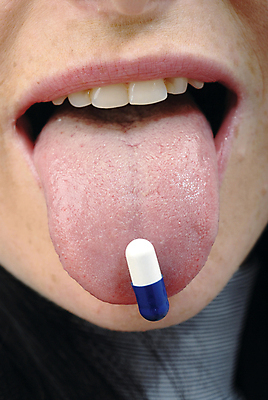 포토 JPG 해외이미지 손 여자 얼굴 건강 병원 사람 성인 사람없음 치료 알약 약 고통 간호사 의사 열 입 보호 질병 약국 혀 입술 오브젝트 두통 문제 조제 돌봄 마약 복용 우울증 진통제 해외202004 해외포토 감정 컨셉 의학 모션 신체부위 의료진 만들기 파일형식 이미지허브