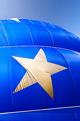 포토 JPG 해외이미지 주간 별 풍경 사람없음 야외 파란색 열기구 해외202004 해외포토 자연요소 컬러 항공교통 파일형식 이미지허브