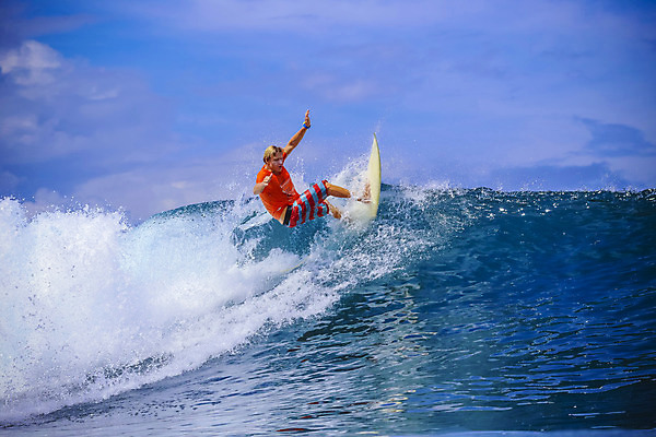 포토 JPG 해외이미지 남자 스포츠 파도 바다 여행 포즈 모션 자연 날씨 통 한명 풍경 야외 물 여름 파란색 운동 힘 에너지 수상스포츠 액체 서핑 떨어짐 승차 위험 시원함 발리 인도네시아 태평양 분무기 튜브 서퍼 혁명 해외202004 해외포토 자연요소 1 계절 아시아 컬러 섬 컨셉 운동선수 건강 사람 생태계 파일형식 이미지허브