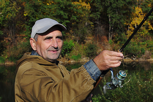 포토 JPG 해외이미지 나무 손 남자 호수 스포츠 자연 낚시 휴식 어류 어업 한명 서기 풍경 취미 야외 물 강 햇빛 태양 맑음 가을 잡기 숲 낚시꾼 실타래 봉 얼레 돌리기 옛날 해외202004 해외포토 자연요소 식물 1 계절 산업 컨셉 모션 레저 날씨 사람 신체부위 수중동물 생태계 파일형식 이미지허브
