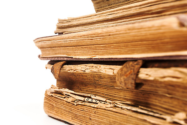 포토 JPG 해외이미지 기독교 종교 종이 문화 십자가 텍스트 사람없음 책 노란색 교회 성경 골동품 덮개 흰색 기도 시간 오픈 도서관 가죽 오브젝트 싱글 문서 문학 증거 신성 고립 복음 옛날 해외202004 해외포토 교육 컬러 종교용품 종교건축 건물 뚜껑 파일형식 이미지허브