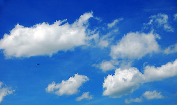 포토 JPG 해외이미지 구름 백그라운드 자연 하늘 사람없음 파란색 햇빛 흰색 분위기 해외202004 해외포토 자연요소 컬러 컨셉 태양 생태계 파일형식 이미지허브