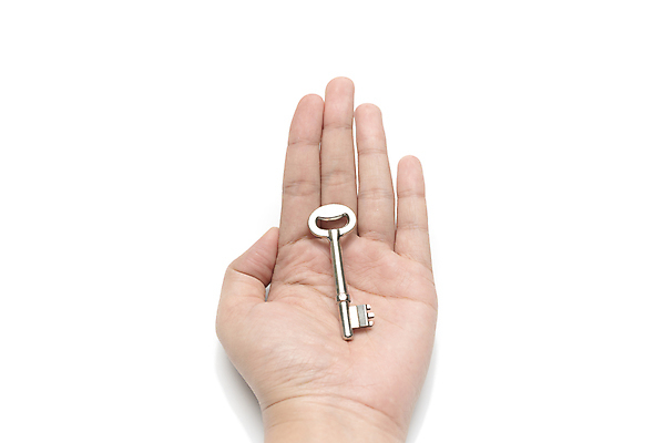 포토 JPG 해외이미지 손 열쇠 실내 들기 신체부위 해외202004 해외포토 모션 사람 내부 파일형식 이미지허브