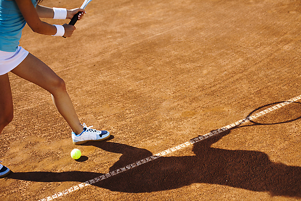 포토 JPG 해외이미지 주간 서양인 우먼라이프 여자 한명 서기 들기 상반신 성인 야외 옆모습 여름 테니스 테니스라켓 테니스장 테니스공 테니스화 성인여자한명만 해외202004 해외포토 자연요소 외국인 1 라이프스타일 계절 뷰포인트 운동화 공 스포츠시설 모션 사람 구기 라켓 테니스용품 여자한명만 성인여자만 파일형식 이미지허브