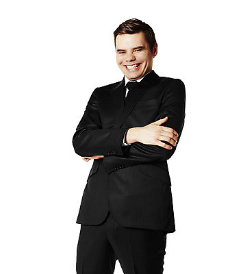 포토 JPG 해외이미지 스튜디오촬영 백인 라이프스타일 응시 남자 행복 비즈니스 사업가 성공 한명 서기 미소 웃음 정장 팔짱 직장인 비즈니스맨 우아함 전문직 검은머리 컨설턴트 경영자 지능 성인남자만 카피스페이스 해외202004 해외포토 서양인 직업 1 헤어스타일 시선 옷 감정 컨셉 모션 실내 표정 사람 생활 공백 상담 리더 남자만 성인만 파일형식 이미지허브