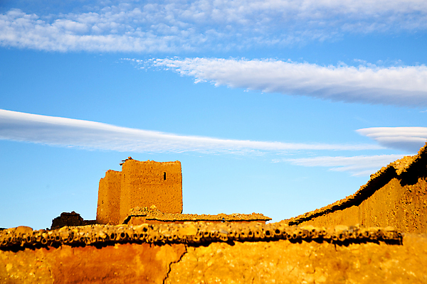 포토 JPG 해외이미지 식물 전통 문화 여행 건축양식 아프리카 날씨 벽돌 파노라마 풍경 사람없음 야외 건물 여름 마을 일출 탑 시골 도시 성 중세 역사 분위기 재산 보호 땅 질감 타운 솜털 밀짚 모로코 사하라 강화 메디나 파멸 해외202004 해외포토 건축물 계절 건축 나라 컨셉 촬영기법 금융 노을 사막 짚 파일형식 소멸 이미지허브