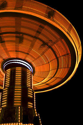 포토 JPG 해외이미지 공원 오렌지 모션 하늘 사람없음 빛 축제 어둠 놀이공원 바퀴 비엔나 승차 야간 저녁 네온 회전목마 공평 블러 스코틀랜드 해외202004 해외포토 자연요소 공공시설 과일 영국 테마파크 오스트리아 놀이기구 파일형식 이미지허브