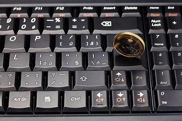 포토 JPG 해외이미지 직업 실루엣 백그라운드 컨셉 비즈니스 부분 손가락 사람 사람없음 옆모습 가로 금융 컴퓨터 글로벌 사무실 우주 동전 검은색 어둠 터치 엄지손가락 유로 타이핑 키보드 시간 작업 선택 대표 입장 책상 파일 각도 입력 목차 유일 해외202004 해외포토 손 뷰포인트 컬러 가구 돈 촬영기법 경제 전자제품 파일형식 이미지허브