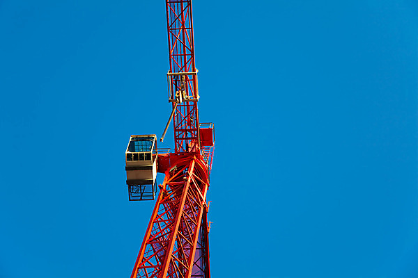 포토 JPG 해외이미지 산업 하늘 사람없음 빨간색 파란색 금속 기중기 카피스페이스 해외202004 해외포토 컬러 재질 공백 중장비 파일형식 이미지허브