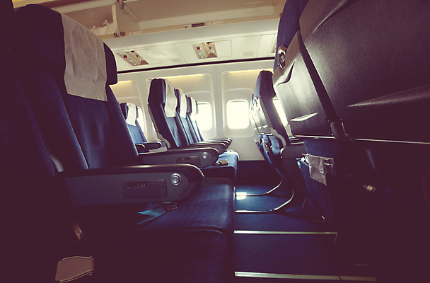 포토 JPG 해외이미지 여행 이동 비즈니스 교통시설 하늘 휴가 비행기 실내 사람없음 내부 여행객 미국 트럭 화물 공항 파일럿 땅 항공 활주로 제트기 승객 짐차 이륙 대패 마지막 해외202004 해외포토 직업 길 교통 컨셉 북아메리카 항공교통 자동차 대중교통 사람 운송업 시설 파일형식 이미지허브